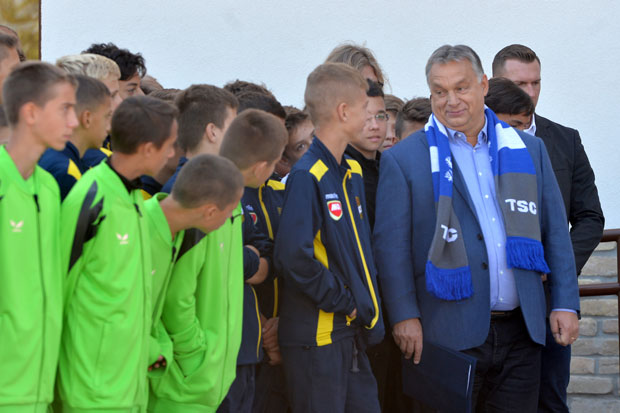 Отворена Фудбалска академија у Бачкој Тополи, аплаузи за Орбана на свечаној церемонији